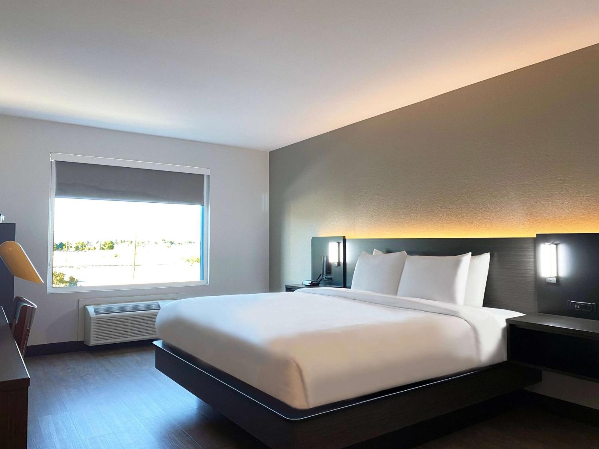 King Room with Roll-In Shower and Kitchen - Mobility Accessible/Non-Smoking